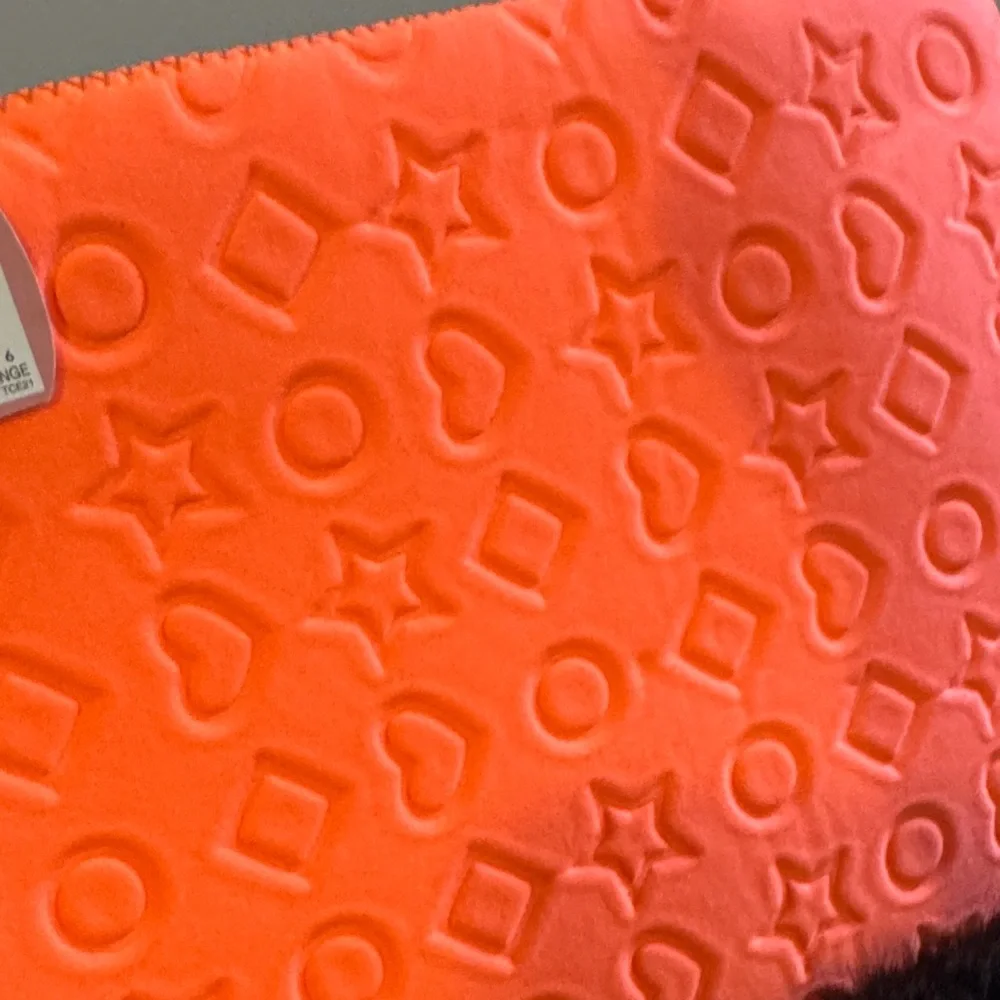 SO Bright Orange Embossed Sleeve 🔥